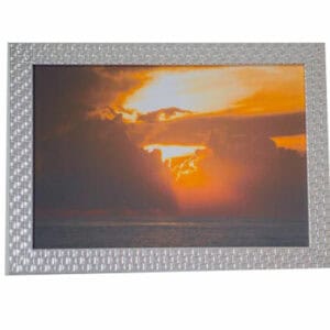 Couché de soleil nuageux sur océan